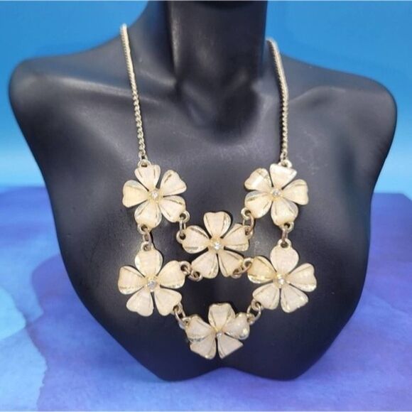 🔥The Limited pale pink flower 🌸 cluster necklace matching earrings 😍 - Picture 6 of 14